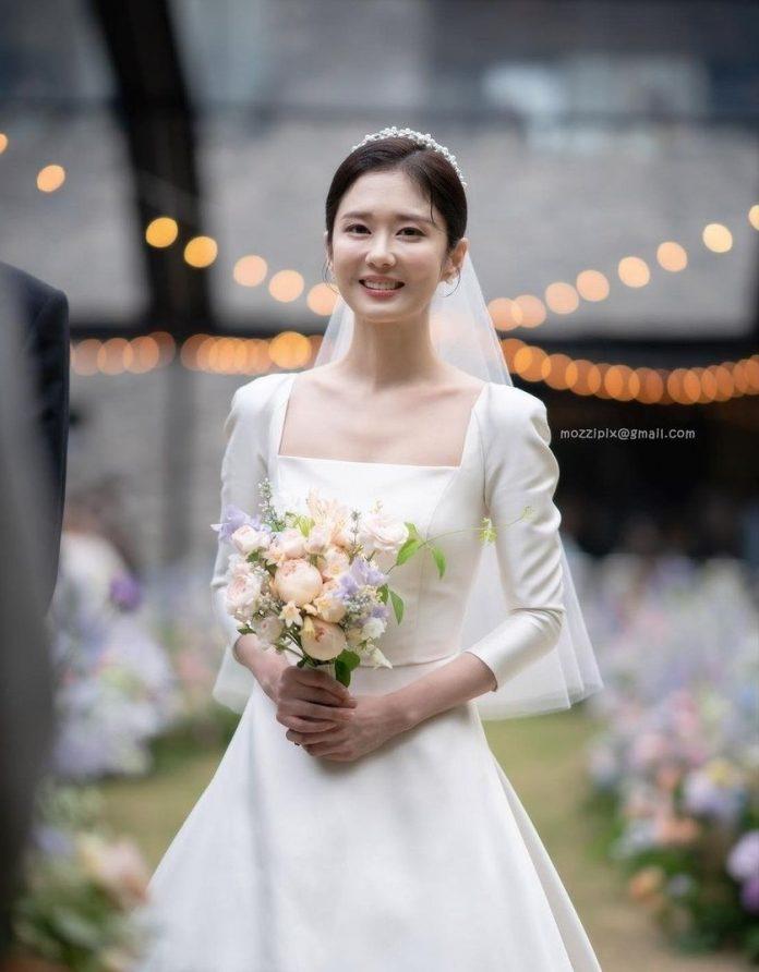 Cô dâu xinh đẹp Jang Nara. (Ảnh: Internet)