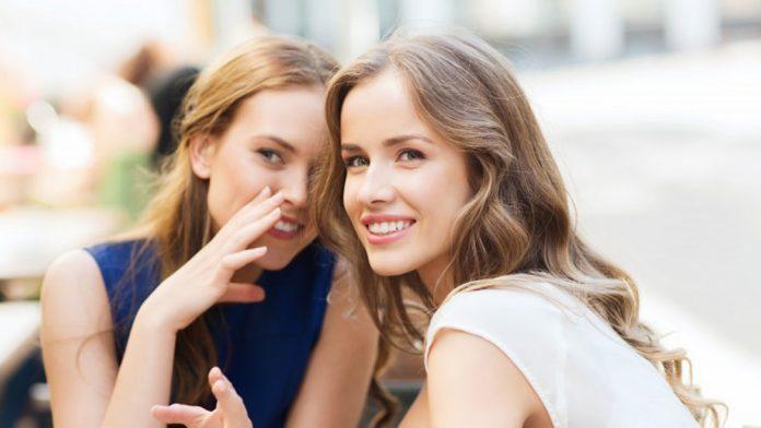 Hãy cẩn trọng với những lời nói của mình để không phải gánh chịu quả báo của việc thị phi, nói xấu người khác (ảnh minh họa)