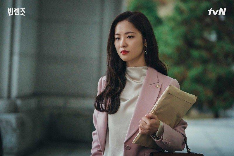 Jeon Yeo Bin trong vai nữ luật sư "chảnh chọe" Hong Cha Young