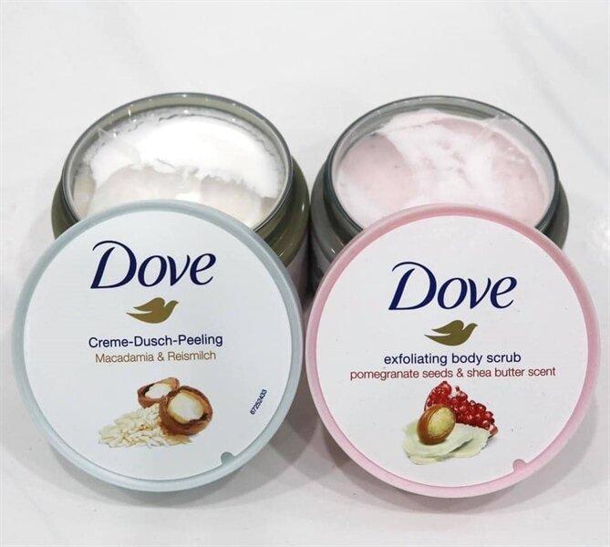 Kem tắm tẩy tế bào chết Dove Creme Dusch Peeling Macadamia & Reismilch có kết cấu sệt, hạt mịn và hương thơm ngọt dịu (ảnh: internet)