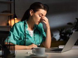 Làm việc đêm khiến cho nhịp sinh học bị thay đổi (Ảnh: Internet).