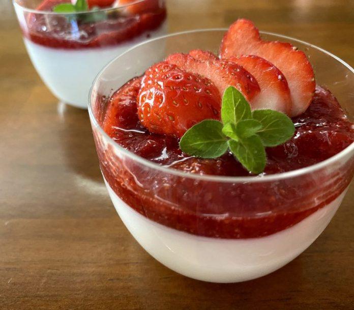 Món tráng miệng Panna cotta dâu tây (Nguồn: Internet).