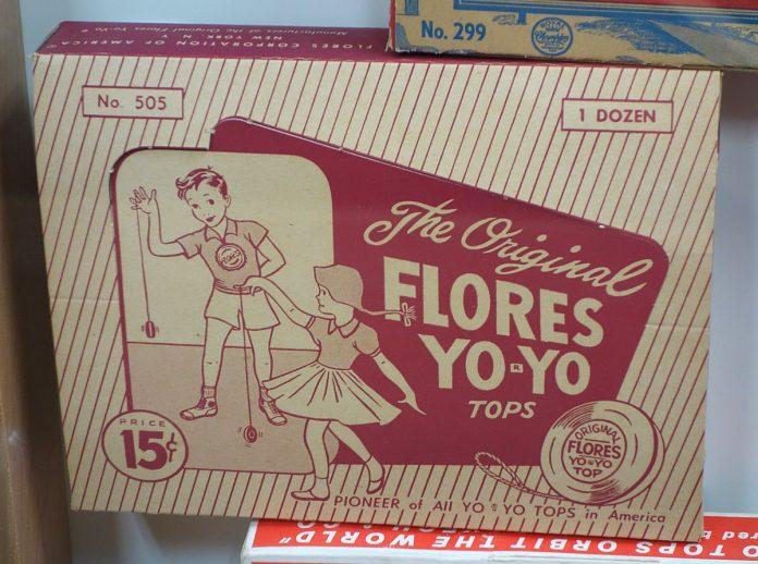 Một hộp yo-yo của thương hiệu Flores được đặt tại Bảo tàng Yo-Yo Quốc gia Mỹ (Nguồn: Internet)