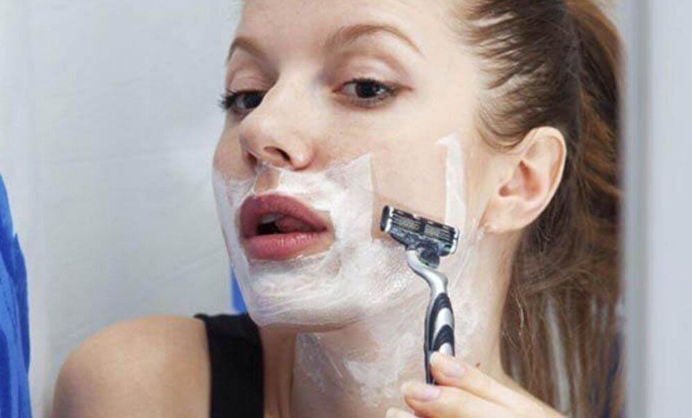 Как правильно брить лицо девушкам
