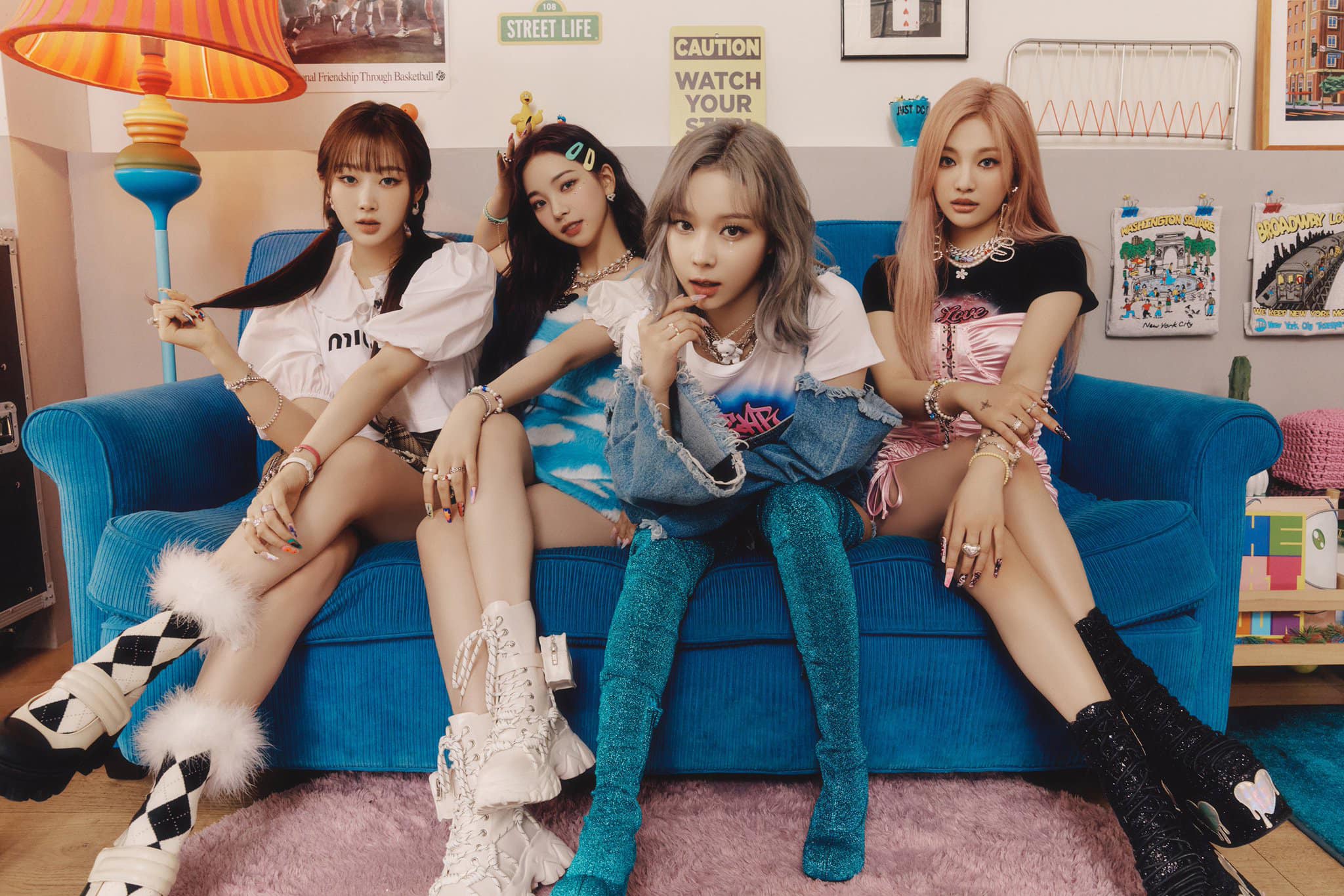 Các thành viên TXT đi lạc trong ảnh teaser comeback của aespa cho mini album Girls? - BlogAnChoi