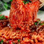 Thành phẩm nấm kim châm thịt bằm sốt cay