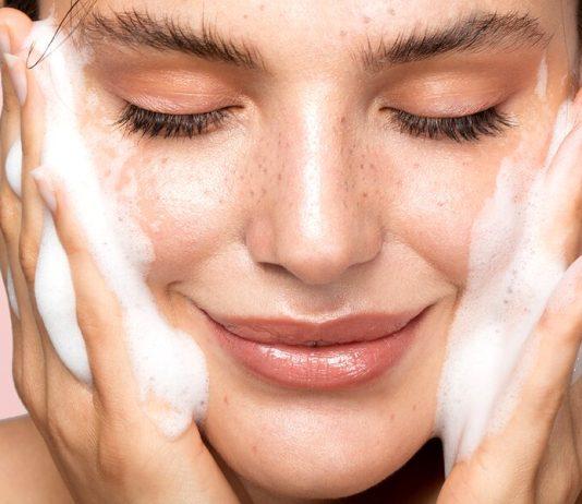 Những sai lầm khiến cho bạn skincare hoài nhưng da lại không “care”