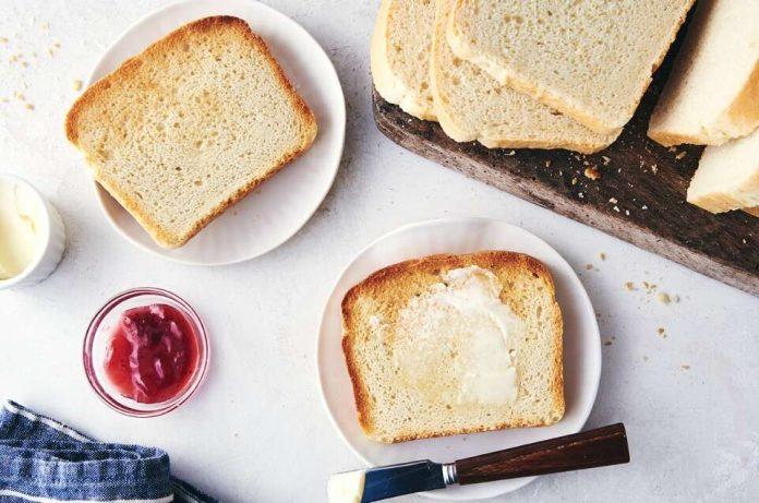 Bánh mì cũng chứa nhiều muối? (Ảnh: Internet)