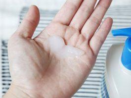 10 tip chăm sóc da khỏe đẹp bạn cần nhớ trong mùa đông thời tiết khô lạnh Sữa rửa mặt không phù hợp cũng có thể là nguyên nhân làm hại da (Ảnh: Internet).