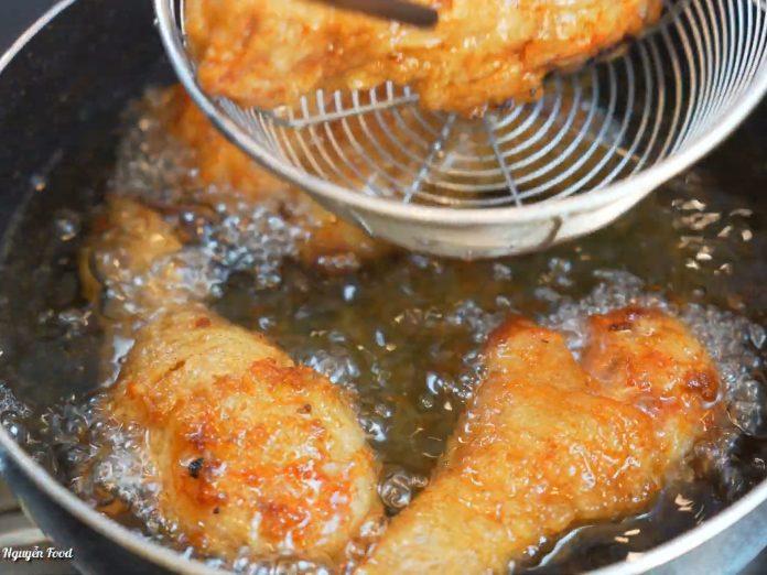 Chiên gà vàng cả hai mặt. (Ảnh: Internet)