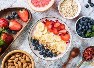 Một bữa ăn gồm yến mạch và các loại trái cây (Nguồn: Internet)