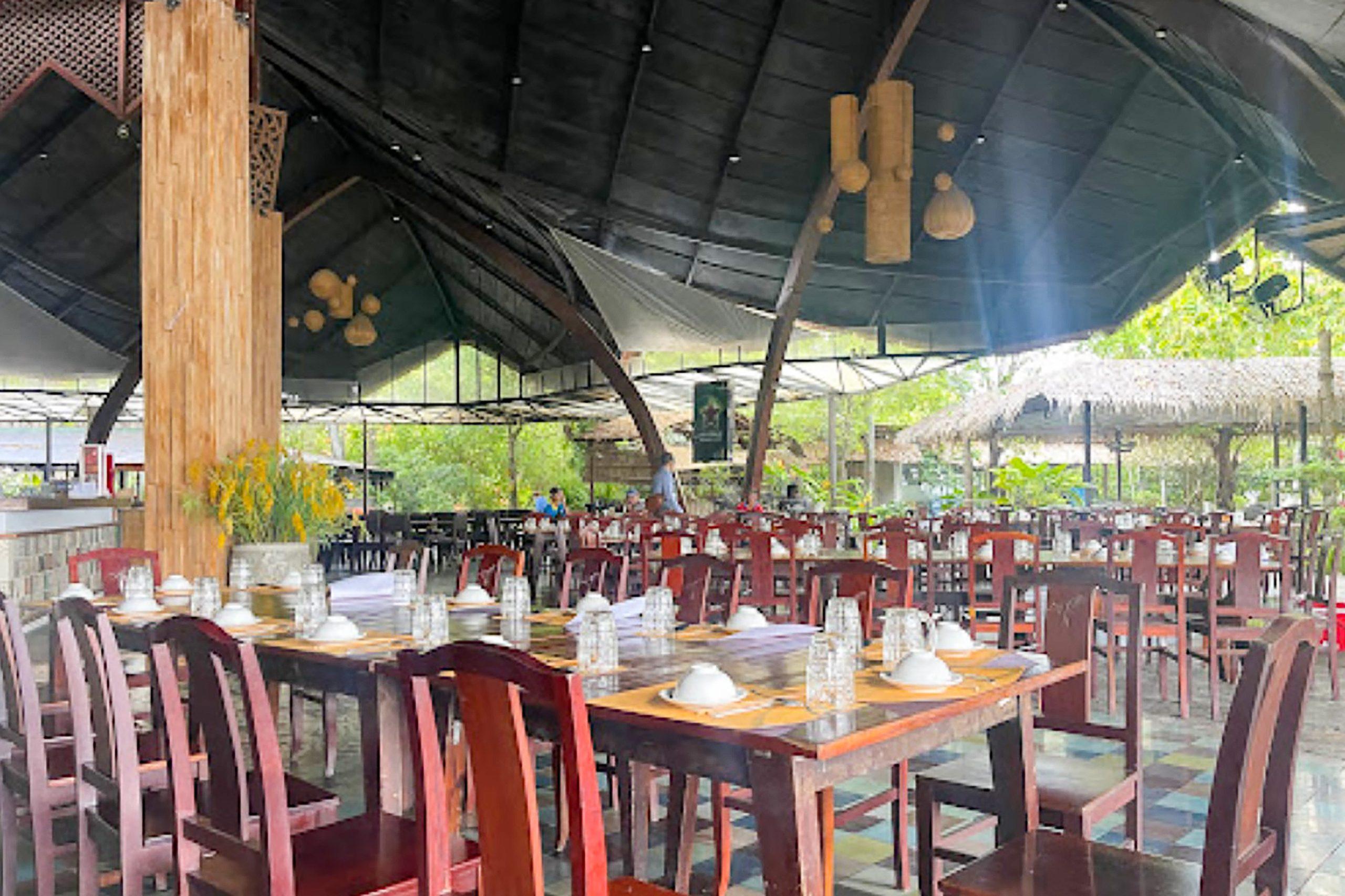 Bàn ăn tại nhà hàng Lúa Nếp (Nguồn: Lúa Nếp Restaurant)