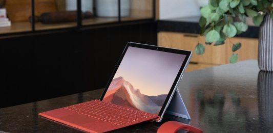 Các mẫu laptop tầm trung đáng mua hiện nay: Dưới 25 triệu vẫn làm việc và chơi game tốt Laptop Microsoft Surface Pro 7 (Ảnh: Internet).