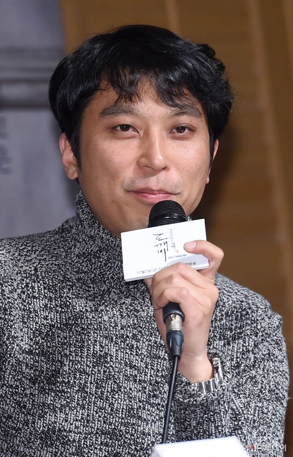 Nhà sản xuất Lee Eung Bok tại buổi họp báo "Guardian: The Lonely and Great God". (Ảnh: Internet)