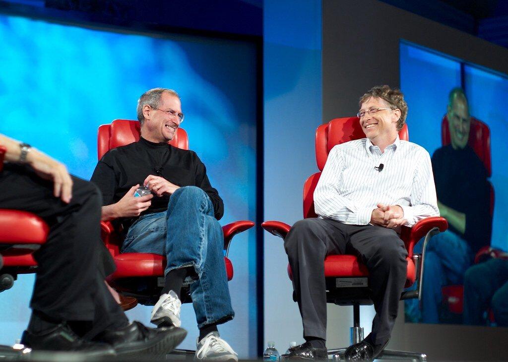 Bill Gates và Steve Jobs là đối thủ nhưng cũng là bạn tốt của nhau (Ảnh: Internet)
