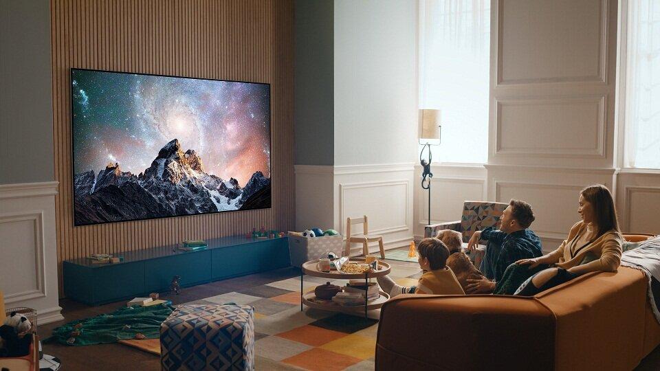 Chọn TV có độ sáng đủ cao để hình ảnh hiện lên đẹp mắt (Ảnh: Internet)