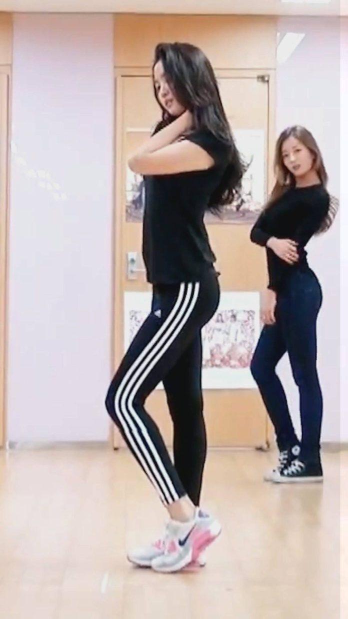 Son Naeun với chiếc quần legging gây sốt một thời