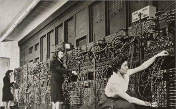 Những nữ kỹ sư đang thử nghiệm trên ENIAC (Nguồn: Internet)