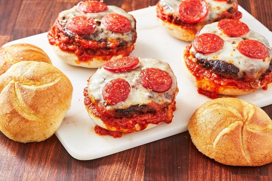 Pepperoni Pizza Burger (Nguồn: Internet)