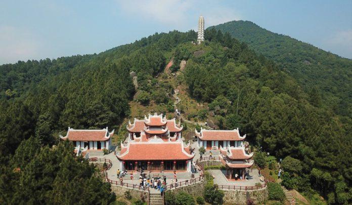 Chùa Hương Tích là địa chỉ tâm linh thu hút nhiều du khách đến tham quan (Nguồn: Internet)
