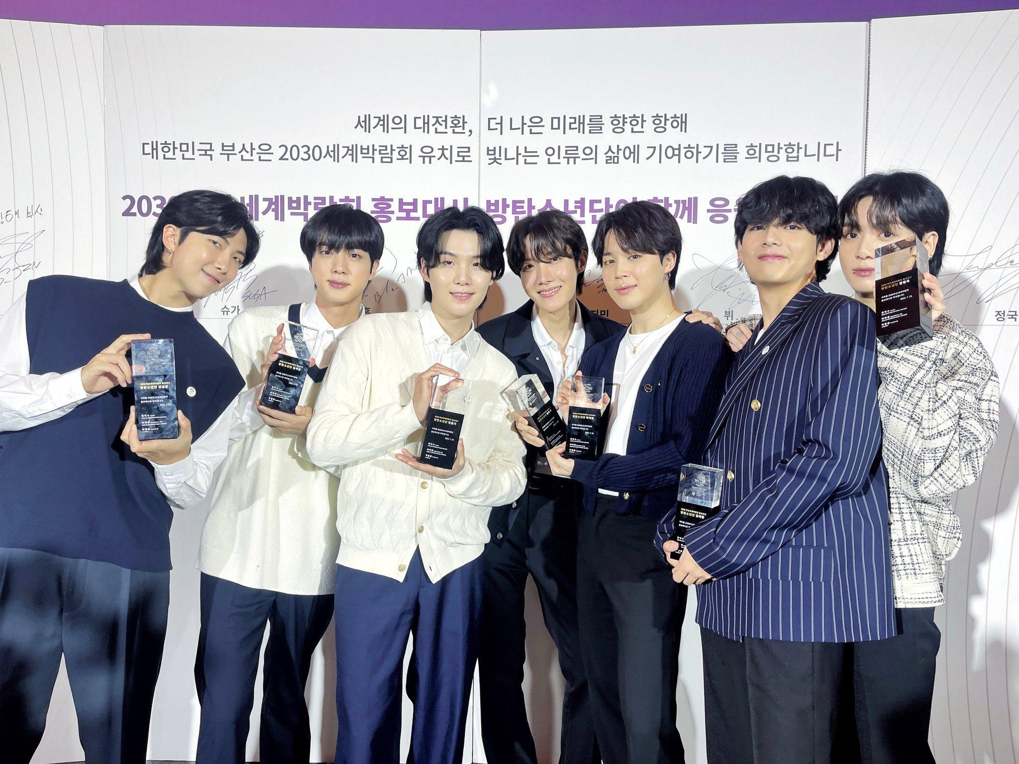 BTS trở thành đại sứ và sẽ biểu diễn concert tại Busan với hy vọng giúp Hàn Quốc đăng cai tổ chức Hội chợ triển lãm Thế giới 2030 tại Busan (Ảnh: Internet)