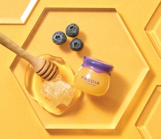 Dưỡng môi Frudia Blueberry Hydrating Honey Lip Balm (ảnh: internet)