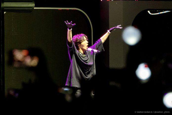 j-hope biểu diễn gấp đôi năng lượng tại "Lollapalooza" (Ảnh: Internet)