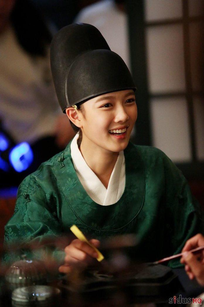 Kim Yoo Jung trong vai thái giám Hong Ra On hoạt bát, lanh lợi (Nguồn: Internet)