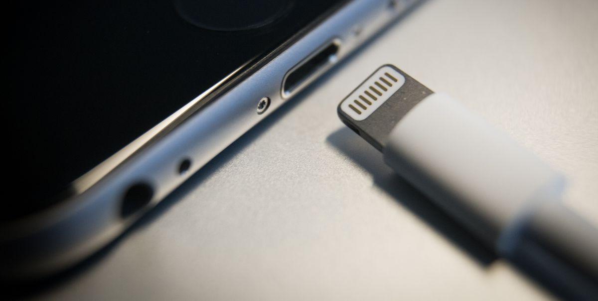 iPhone 14 sẽ còn cổng Lightning hay chuyển sang USB-C? (Ảnh: Internet)