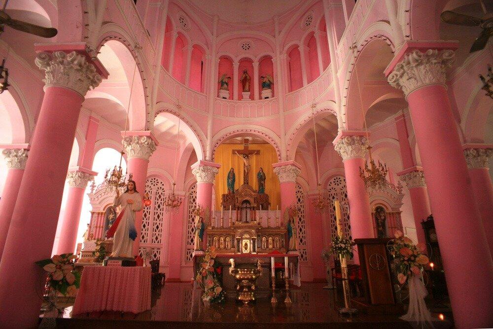 Bên trong nhà thờ Tân Định Sài Gòn (Ảnh: Internet)