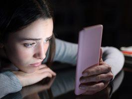 5 lý do khiến bạn không ngừng kiểm tra mạng xã hội của người yêu cũ. (Ảnh: Internet)