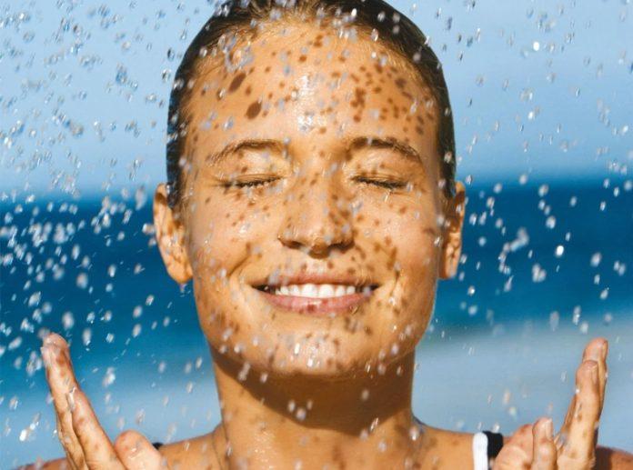 Liệu chỉ nước có đủ cho da ẩm mượt (Ảnh: Internet)