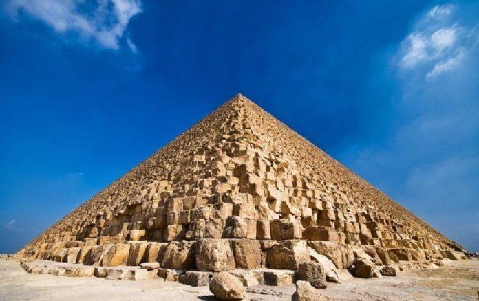 Kim tự tháp được xây dựng bởi những khối đá nặng tới 2 tấn (Nguồn: Internet)