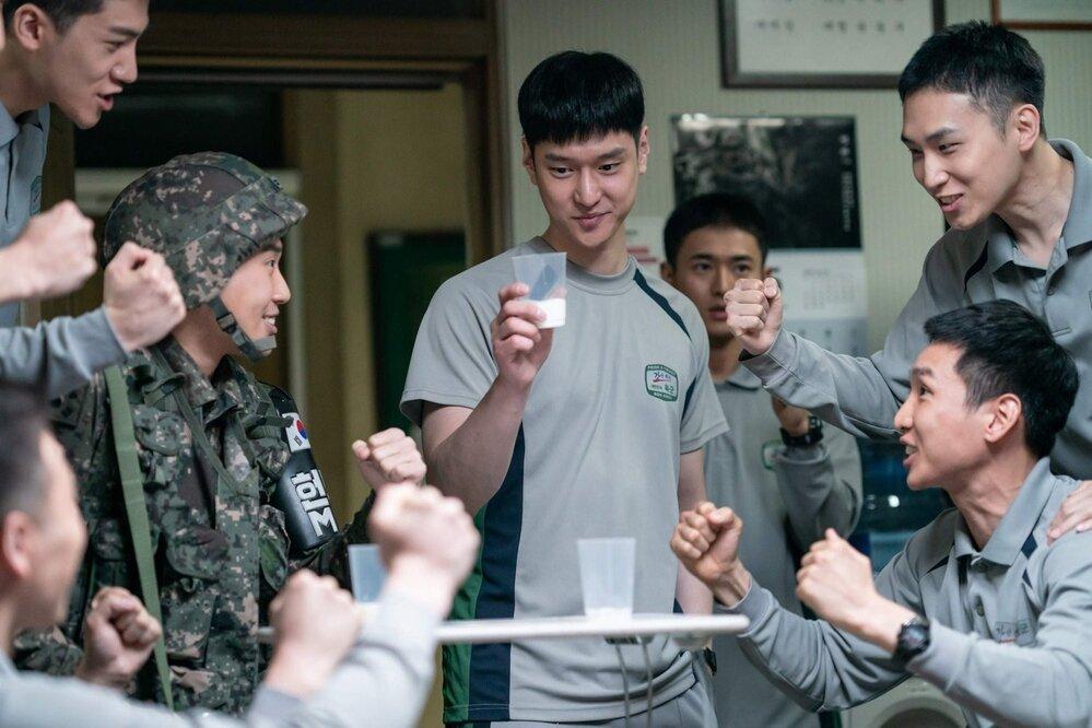 Chun Woo cùng đồng đội mới chơi đùa cùng nhau trong Bỗng dưng trúng số (Ảnh: Internet)