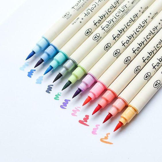 Sử dụng bút nhiều màu khác nhau (Ảnh: internet)