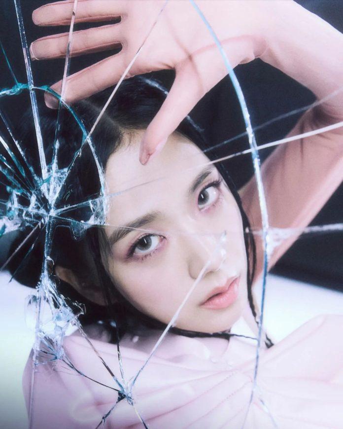 Tạo hình xinh đẹp của Jisoo trong poster quảng bá ca khúc Pink Venom (Ảnh: Internet)