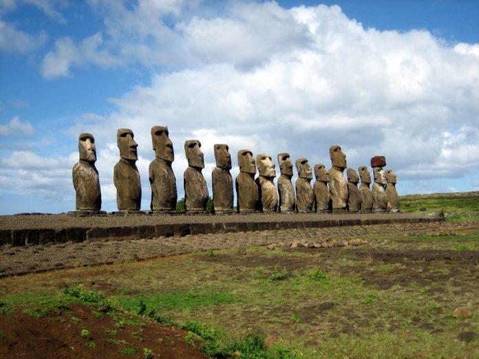 Dãy tượng Moai duy nhất hướng mặt ra biển (Nguồn: Internet)