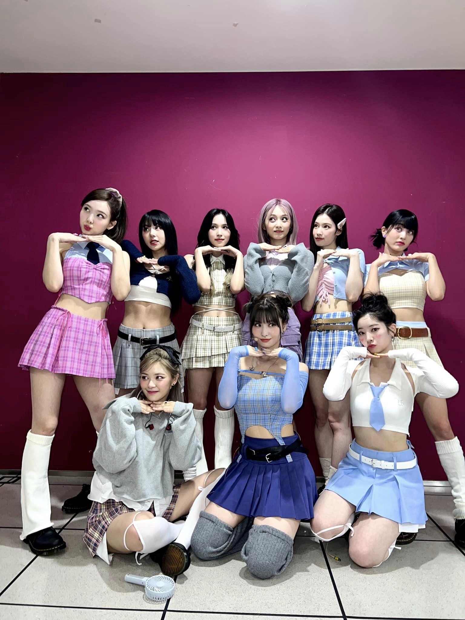 TWICE (Ảnh: Internet)