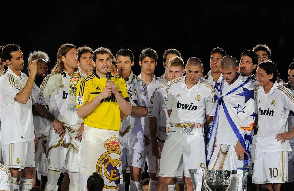 Benzema cùng Real lên ngôi vô địch La Liga sau nhiều năm bị Barca thống trị (Ảnh: Internet)