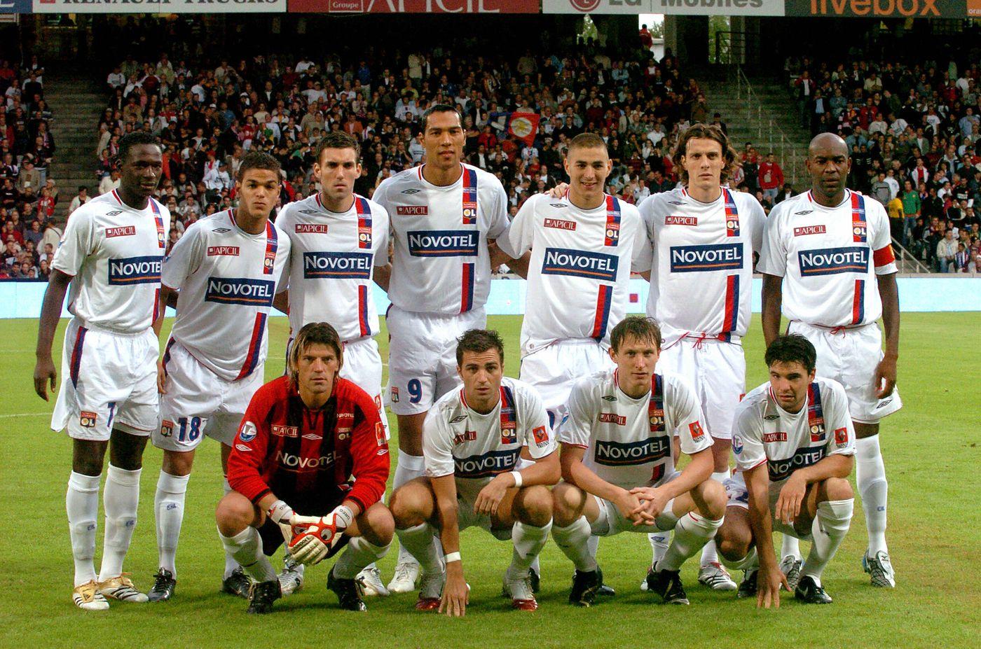 Benzema từng có mặt trong đội hình của Lyon với nhiều hảo thủ khác như Esien, Abidal (Ảnh: Internet)