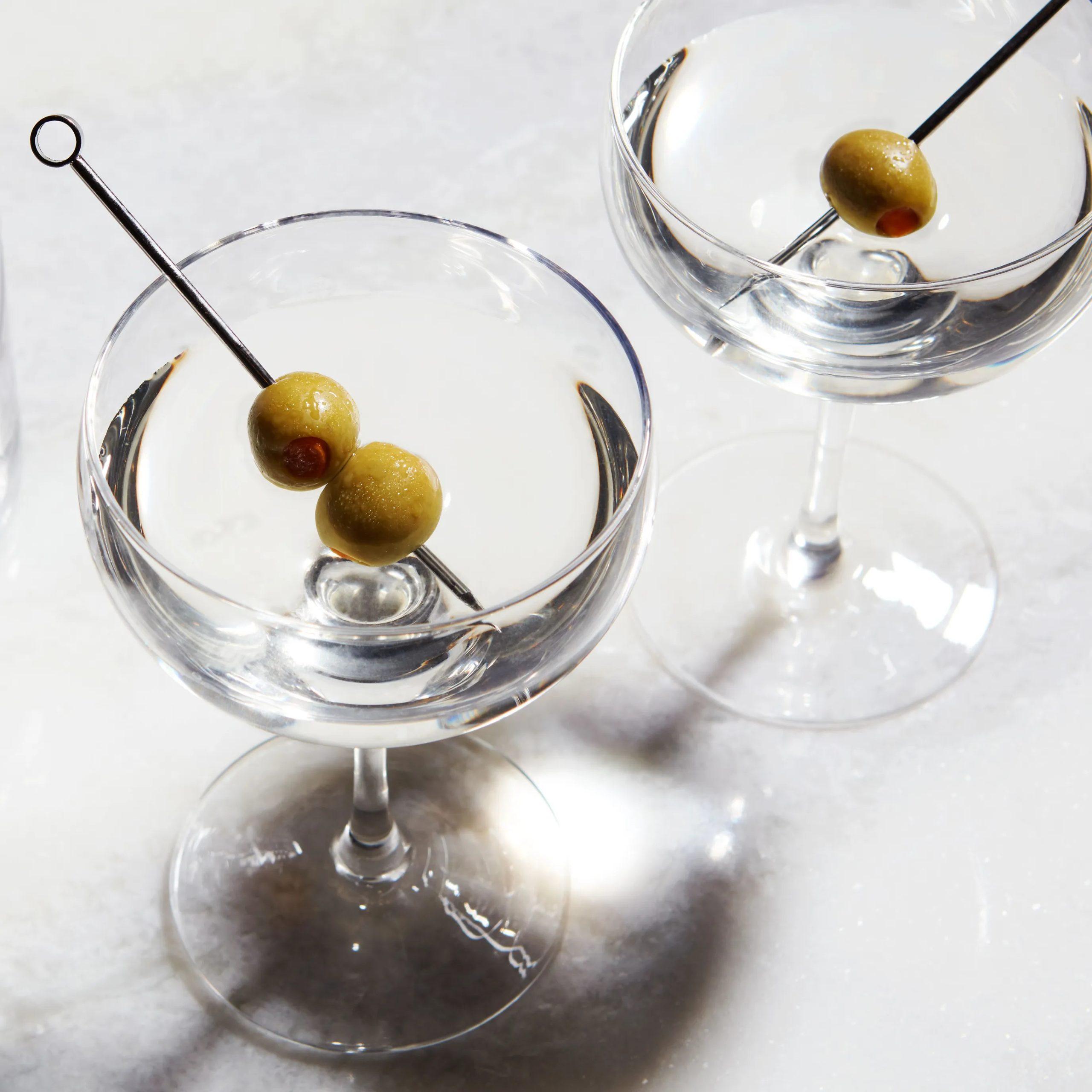 Martini với ô liu mang đến một hương vị đậm đà (Ảnh: Internet)