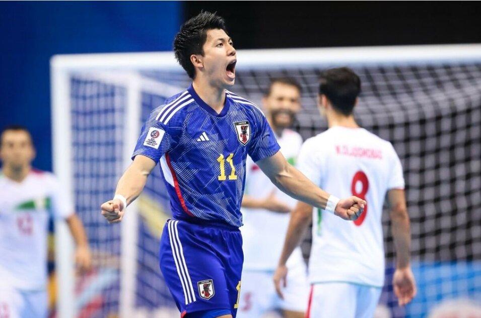 Pivo số 11 Shimizu của Fustal Nhật Bản tỏa sáng để Nhật Bản tiếp tục chiến đấu với Futsal Iran trong hiệp 2 (Ảnh: Internet)