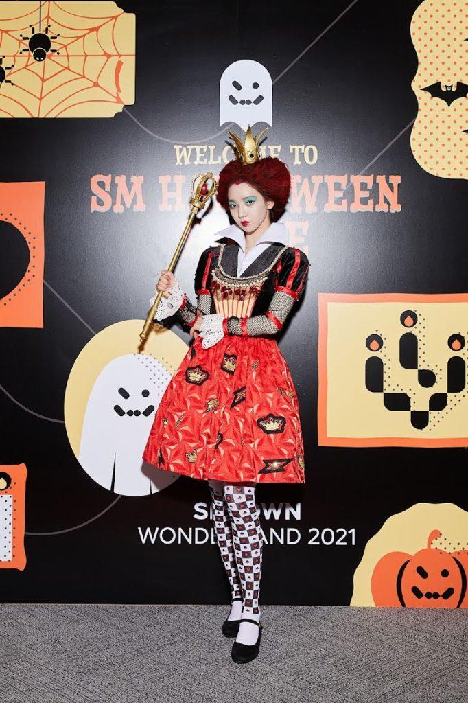 Lần đầu tiên fans hâm mộ được mời tham dự Halloween SMTOWN Wonderland