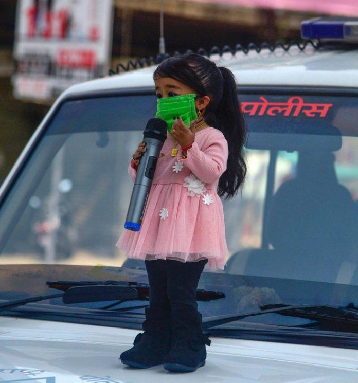 Bộ tóc giả rộng nhất thế giới