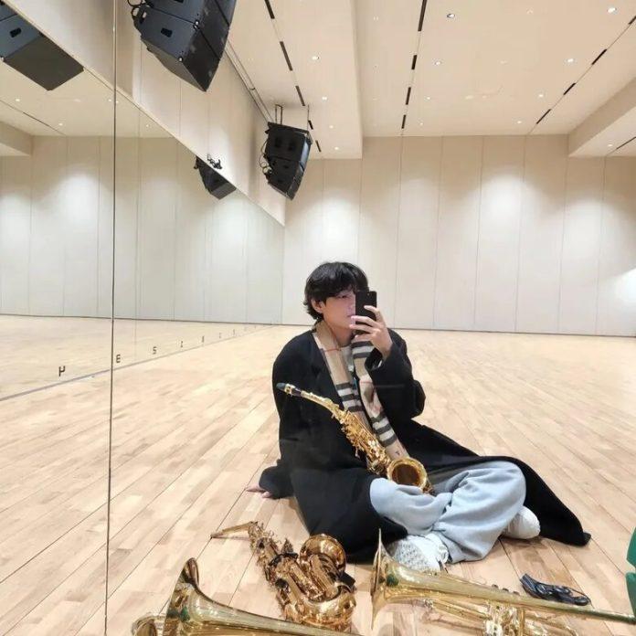 V từng nhắc đến ước mơ trở thành nghệ sĩ saxophone của mình (Ảnh: Internet)