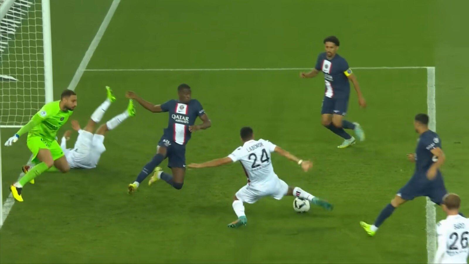 Laborde ghi bàn gỡ hòa cho Nice ở phút 47 (Ảnh: Internet)