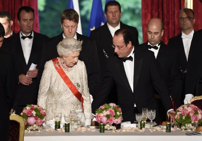 Britain's Queen Elizabeth II and French President Francois Hollande arrive at a state dinner at the Elysee presidential palace in Paris, following the international D-Day commemoration ceremonies in Normandy, marking the 70th anniversary of the World War II Allied landings in Normandy. AFP PHOTO / POOL / ERIC FEFERBERG