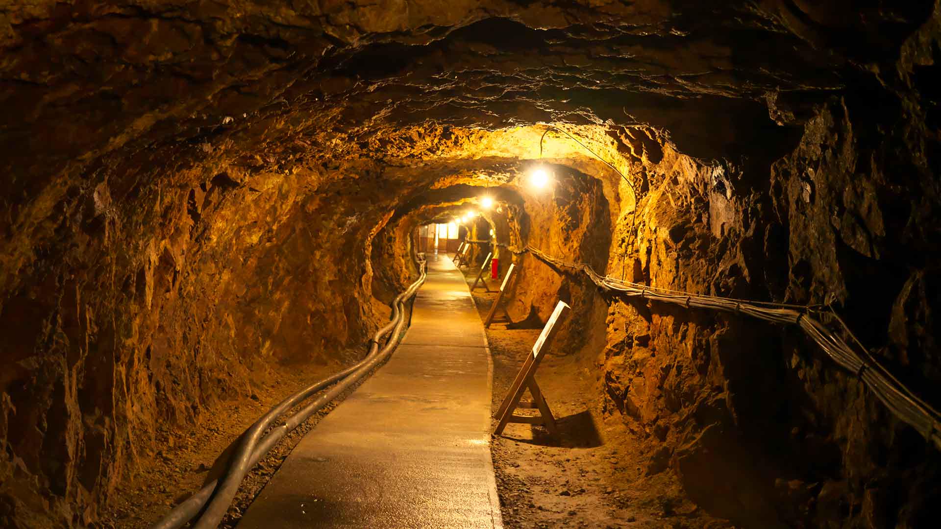 Đường hầm mỏ vàng rất nổi tiếng ở Nhật Bản (Nguồn ảnh: Internet)