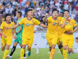 Các cầu thủ Sông Lam Nghệ An gây tranh cãi khi “khẩu chiến” với người hâm mộ trên mạng xã hội Câu lạc bộ Sông Lam Nghệ An đang gặp trở ngại tinh thần với người hâm mộ (Ảnh: Internet)