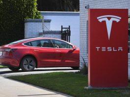 Tesla sẽ phải đối mặt với vụ kiện tập thể của người dùng (Ảnh: Internet)